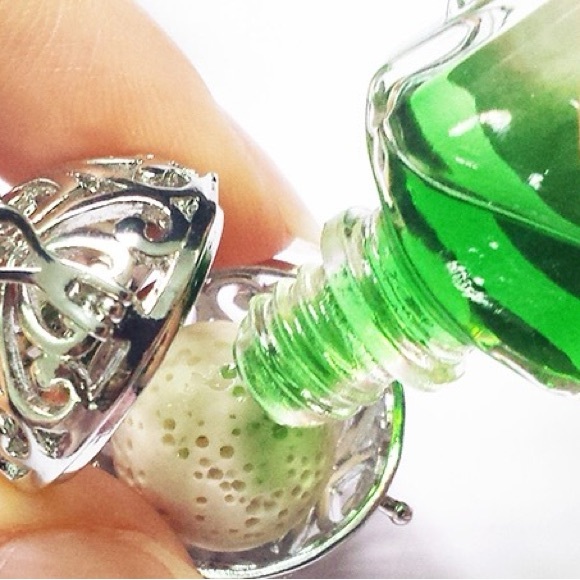 Open rose gold heart essential oil locket 18 inches in length lobster class - Picture 7 of 8